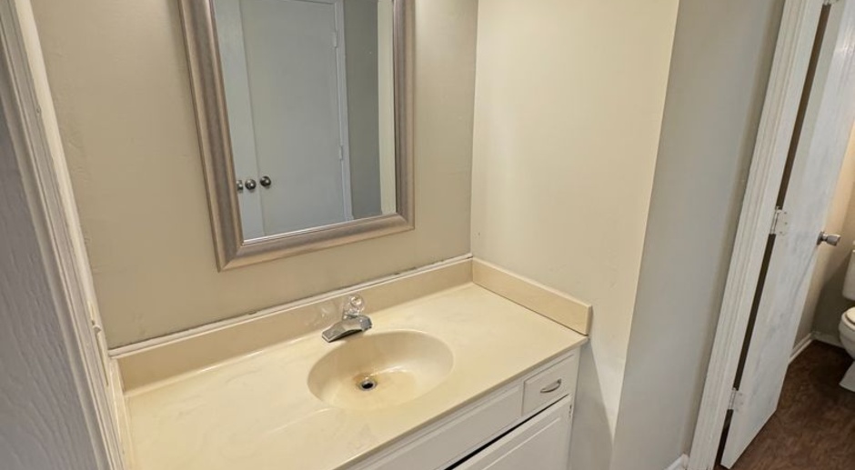 2 Bedroom 2 Bath Condo in Woodridge Condominium Complex
