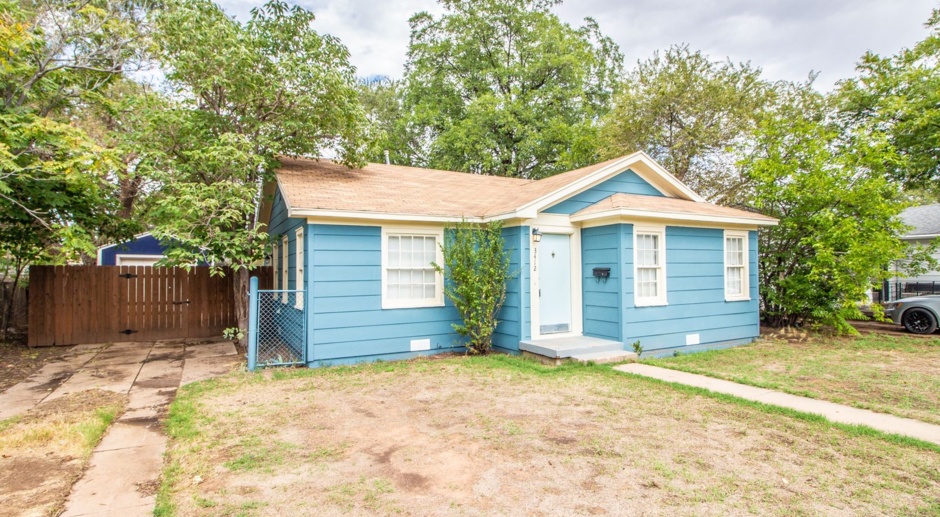 Charming 3 Bedroom 1 Bathroom close to TTU and Medical District! 