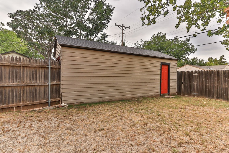 Pre-Leasing For August 2024 Alarm and Lawn care provided - 3 Bedroom Home Minutes From Texas Tech Campus!