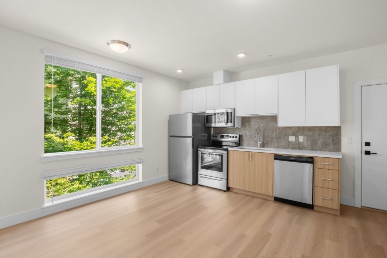1 MONTH FREE RENT or $1000 MOVE-IN BONUS! Modern Living in Multnomah Village! | W&D In-Unit | Easy Access to Downtown