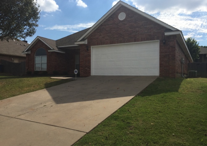 Houses Near 2019 Ridgeview Rd. Midwest City, OK 73130