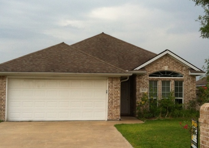 Houses Near College Station - 3 bedrooms / 2 bath / 2 car garage / Fenced in back yard. 
