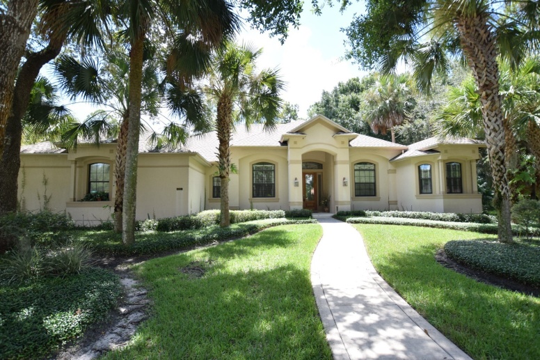 Stunning 4 bed 3 Bath Gated Home for Rent in Sanford, FL!