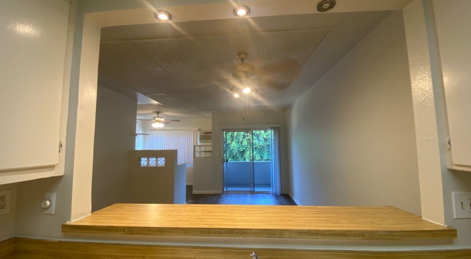 Cozy, spacious studio located in Van Nuys! Move-in ready! 