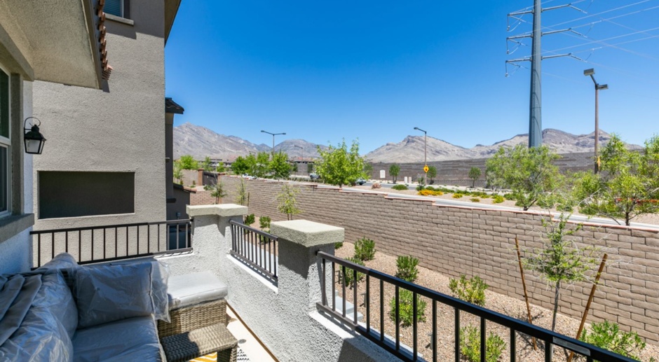 STUNNING SUMMERLIN HOME WITH DECK!