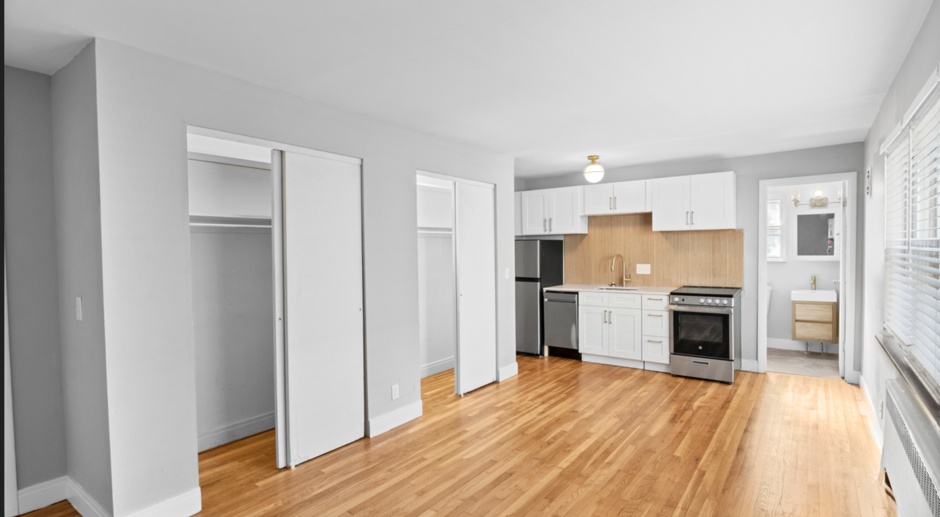 $250 OFF SPECIAL! Gorgeously Renovated Studios Available in Hyde Park