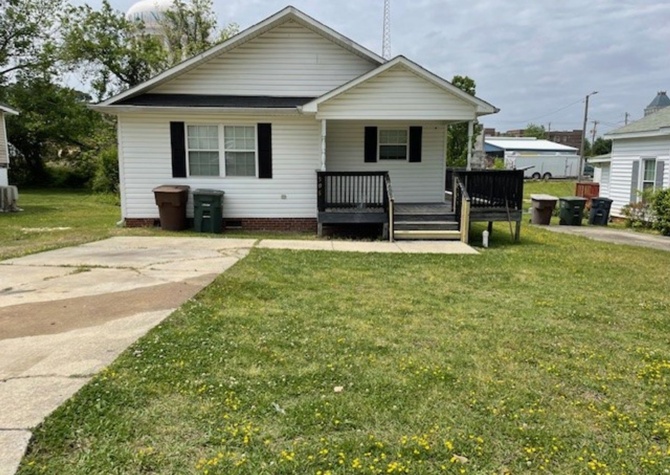 Houses Near READY TO MOVE IN! 3 BEDS/2 BATHS!