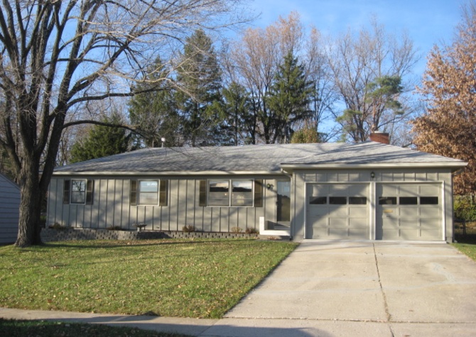 Houses Near 3 bedrooms in Overland Park!