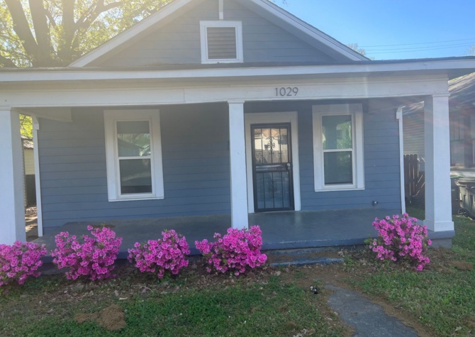 Houses Near 3 bedroom, 2 bathroom recently updated in Cooper Young 
