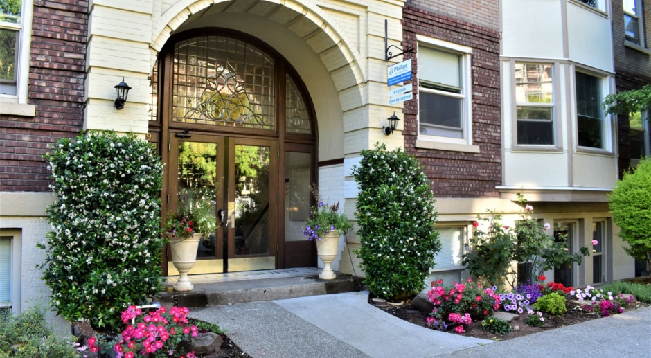Rialto Court Apartments - Charming Vintage 1 Bed/1 Bath in Capitol Hill Neighborhood