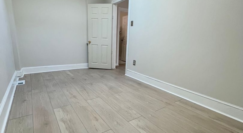 Stunning 2-Bedroom Townhome in Point Breeze! Available NOW!