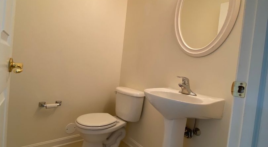 Spacious 3 bedroom, 2.5 bathroom townhouse in North Versailles, PA 