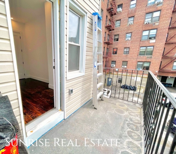 NO-FEE Gorgeous 3 Bed, Private Decks, In Unit Washer/Dryer, Steps to Brooklyn College