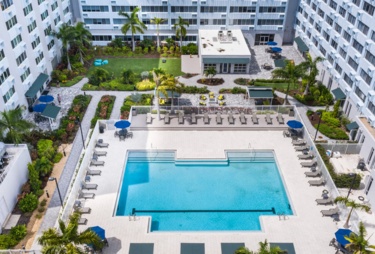 Studio & 1 BRs in Downtown St. Petersburg! (Pool, Fitness Center, Lounge)
