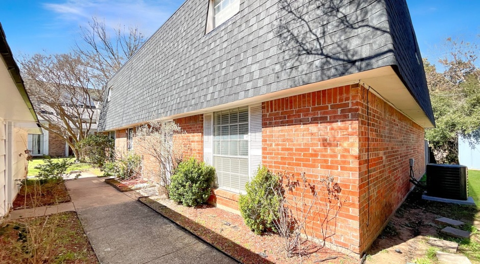 Charming 4/2 Home in Quiet Established Community in Northern Arlington