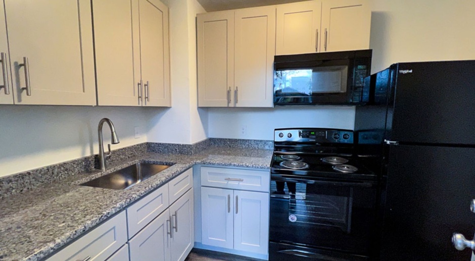 2BR/1BA Renovated Cottage Within Minutes of Campus & Midtown!