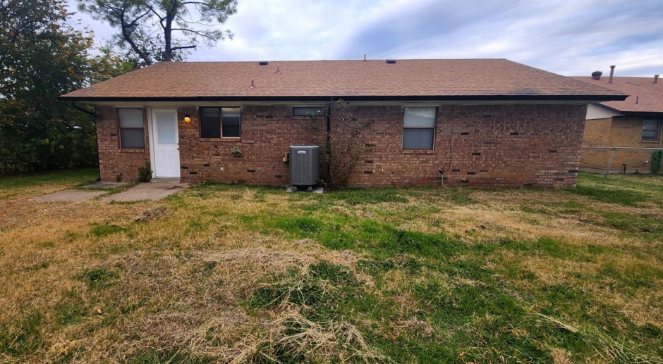 Spacious 3 Bedroom, 2 Bath Home Available in Moore!