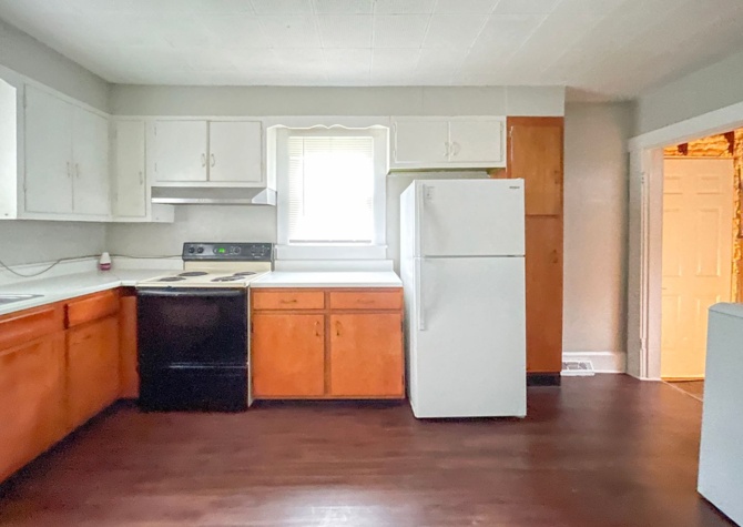 Houses Near PRELEASING for AUGUST 2024! Dishwasher and Washer/Dryer Included