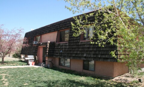 Apartments Near UCCS 533 Superior St for University of Colorado at Colorado Springs Students in Colorado Springs, CO