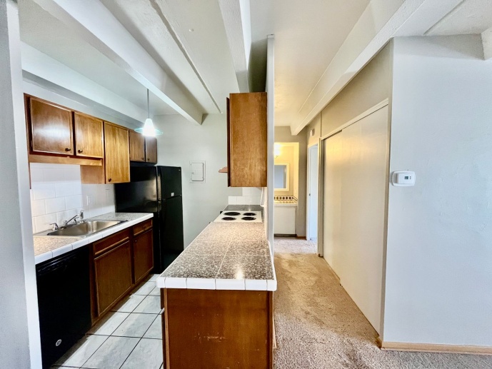 1 bed/1 bath near Rose Medical - Parking and Amenities!