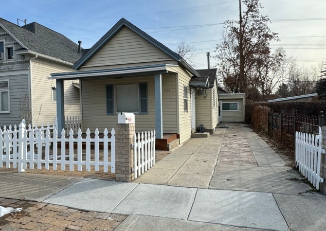 Houses Near Charming 2 bedroom 1 bath cottage in SLC!
