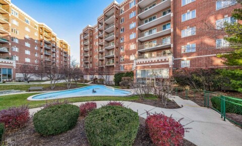 Apartments Near National University of Health Sciences  Downtown Des Plaines 2 Bed 2 Bath Condo!  for National University of Health Sciences Students in Lombard, IL