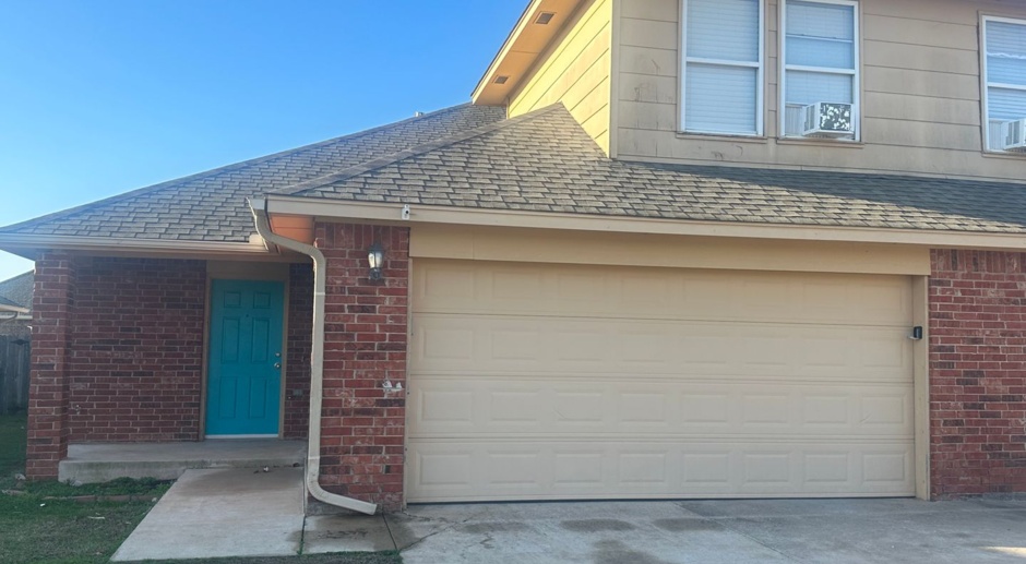 BEAUTIFUL 4 bed 2 bath DUPLEX***MUSTANG SCHOOL DISTRICT*****SPRING SPECIAL*****REDUCED RATE OF $1395.00 OR 1/2 OFF FIRST FULL MONTH AT $1450.00*****