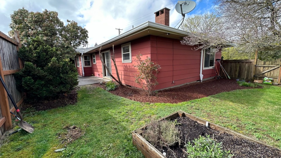 Beautiful 2 bedroom SFH overlooking Rose City Golf Course! See video - No Pets please