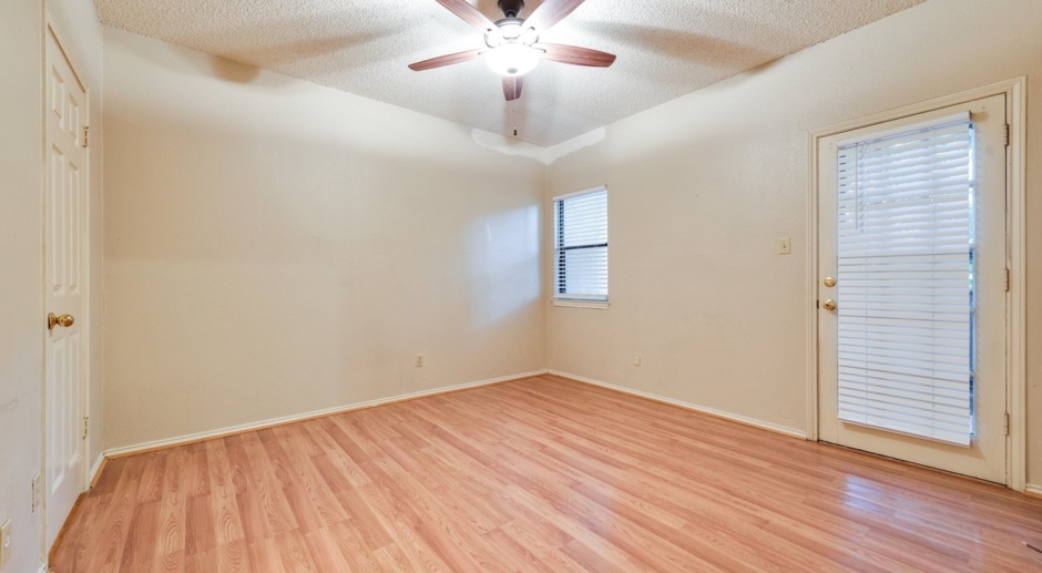 UT PRE-LEASE: 2 BR / 2 BA West Campus Condo - Walk to Campus - Newly Remodeled Kitchen