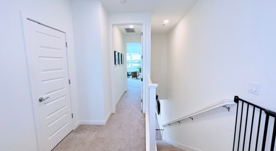 3 bed/3.5 bath Townhome! All renovated with AC & 2 car tandem garage!! 15 mins to SF!!!