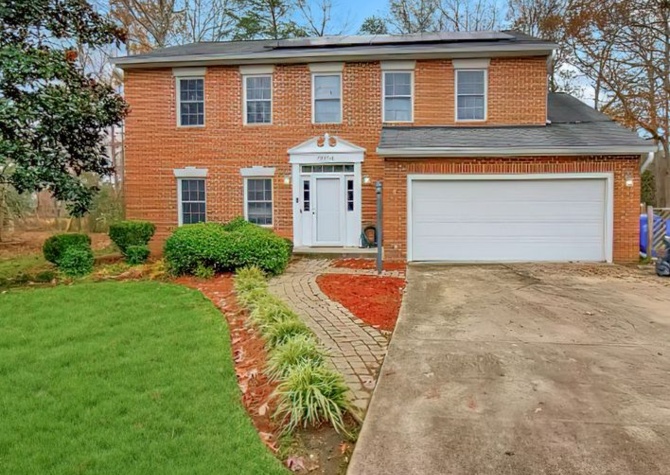 Houses Near Pet Friendly - Gorgeous 2-level SFH on Quiet Cul-de-sac in Hampshire Neighborhood. 3/Bedrooms, 3 Baths, 2-Car Garage, Large Deck, Fenced In Yard, Community Pool
