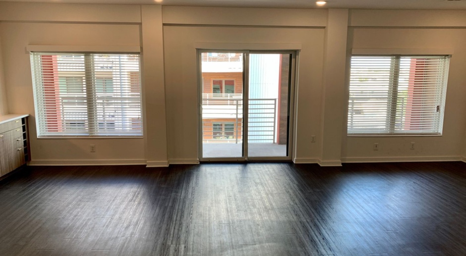 2 bed, 2 bath stylish loft with St. Eds Views in St. Elmo District!