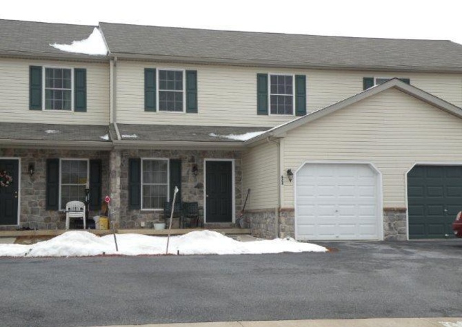 Houses Near ON HOLD--624 Sunflower St, New Holland--$1200/Month - TOWNHOME