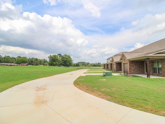 Lucas Ferry Town Homes!  Cable, Internet & Lawn care Included!