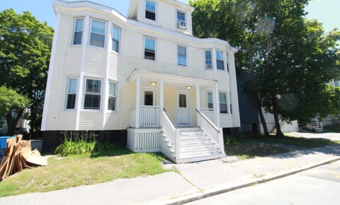 Apartments Near Standish 9-11 Hunt Street for Standish Students in Standish, ME
