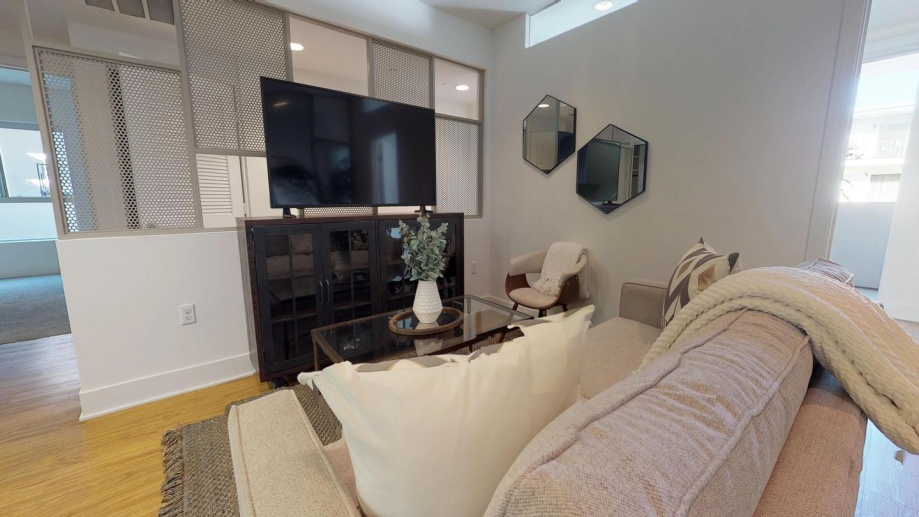 Private Bedroom in Modern West LA home by Santa Monica Blvd