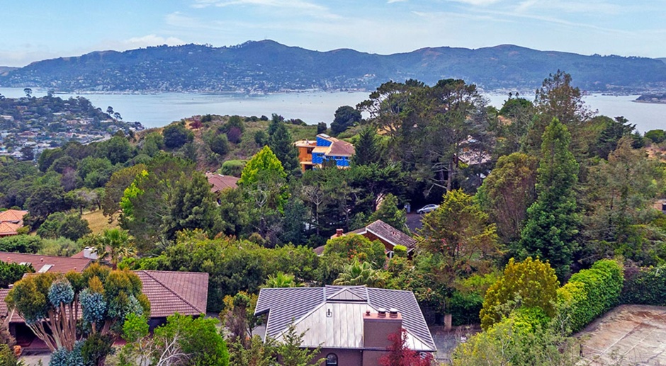 OPEN HOUSE: Sunday (3/24) 1:15pm-1:30pm. Private 2-Story 3BR/2BA Private Tiburon Home, Gated Home, Deck, Gorgeous Views (280 Round Hill Rd, Belvedere Tiburon)