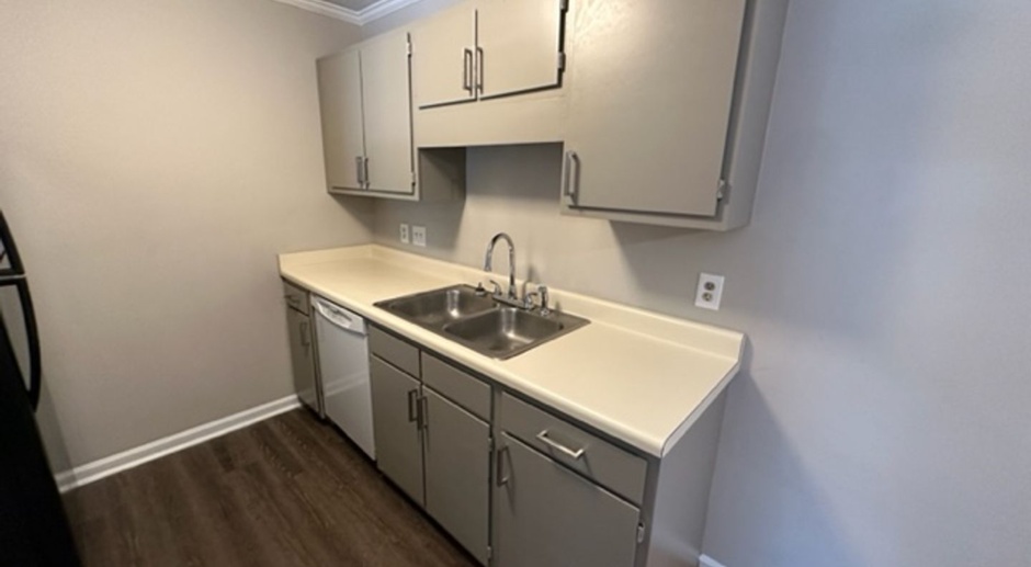 READY TO VIEW/LEASE! Two Bedroom Condo in Charlestowne Square!!