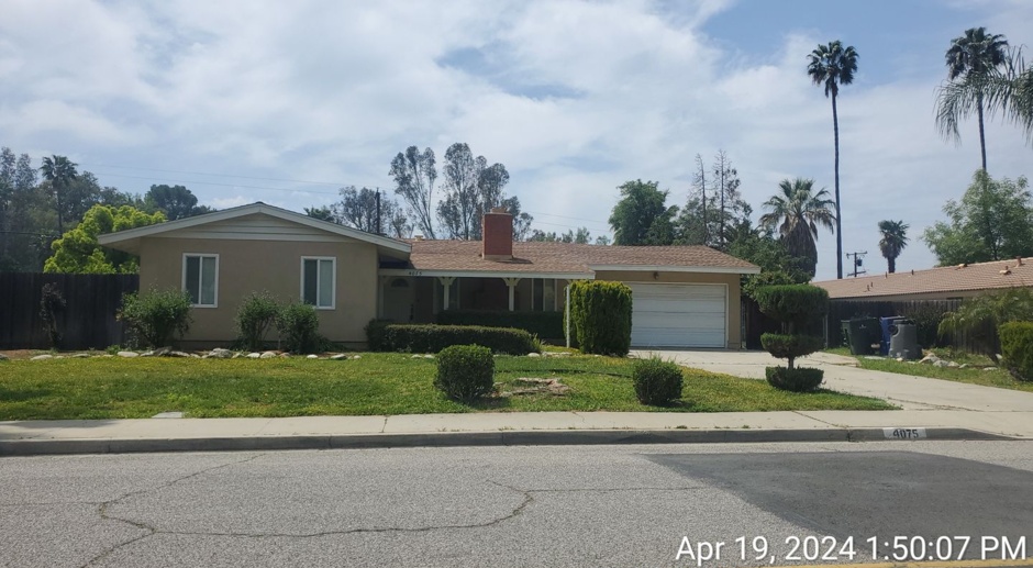 4BD/2BA Riverside Pool Home (Mt. Vernon Ave.) *6 MONTH LEASE 