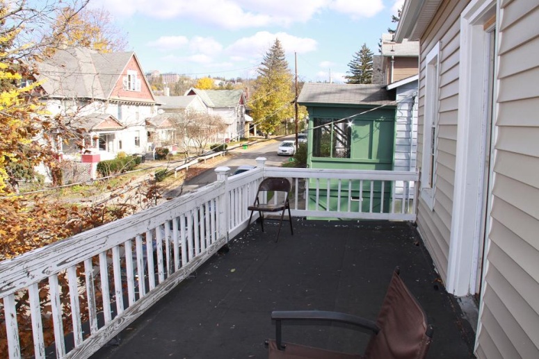 Six bedroom house - great location and plenty of excellent living space available Aug 2022- 1 block from Ithaca Commons