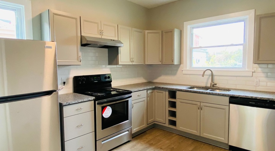 Beautifully Renovated 4bdrm/1.5bth House Located in Richmond's Northside w/Rear Balcony!!