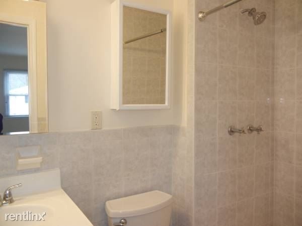 Beautiful 3 Bedroom 2 Bathroom Apt on 2nd Floor 2-Family Home - Laundry - Dobbs Ferry