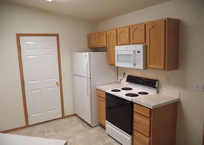 Houses Near This 3 bedroom, 2 bath home has 1,216 square feet of living space.