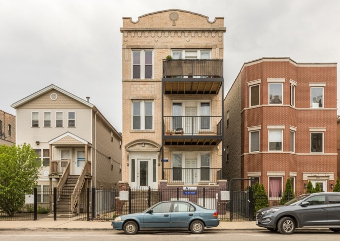 Houses Near Beautiful spacious apartment in Humboldt Park! 