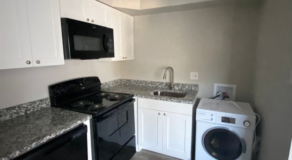 *1/2 OFF 1ST MONTHS RENT! Newly Renovated All Electric 1 Bedroom in Maplewood