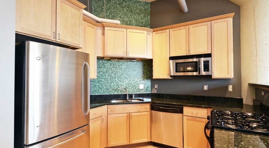 Available Now! Amazing 2 Bedroom 2 Bathroom Top Floor Condo with views of Downtown Minneapolis