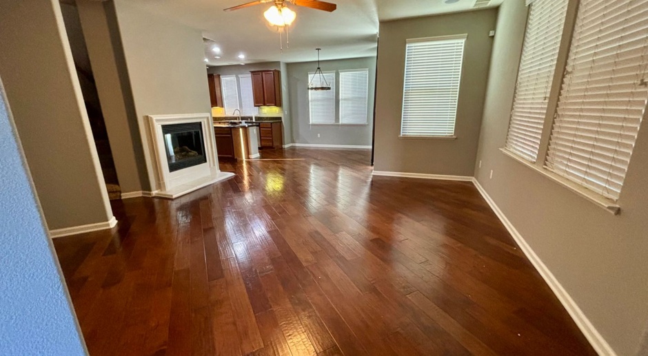 Beautiful Natomas 3/2.5 Home (Please Read Entire Marketing Ad for Viewings)
