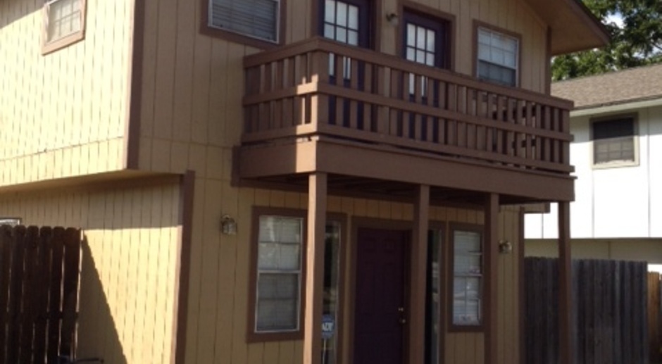 College Station - 3 Bedroom/2 Bath - 2 story house on Shuttle Route 