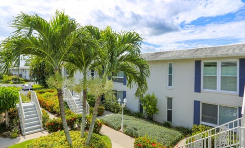 Houses Near Wolford College GLADES COUNTRY CLUB 2/2 WITH GOLF BEAUTIFUL UNIT READY FOR YOU TO RENT SEASONALLY AVAILABLE JAN-FEBRUARY 2024 ** for Wolford College Students in Naples, FL