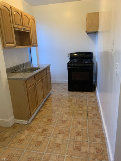 Lovely 1 Bedroom Apartment In Well Maintained Building- Located in Yonkers